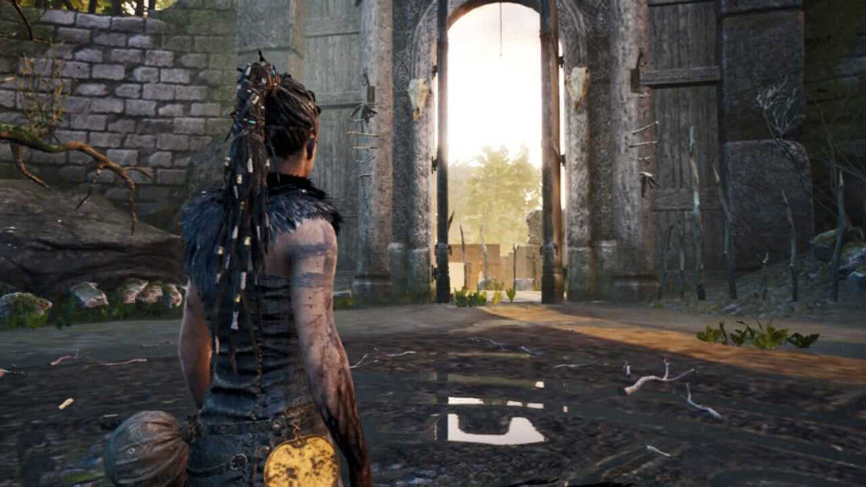 Hellblade: Senua's Sacrifice steam  - Senua standing before massive doors in ancient ruins