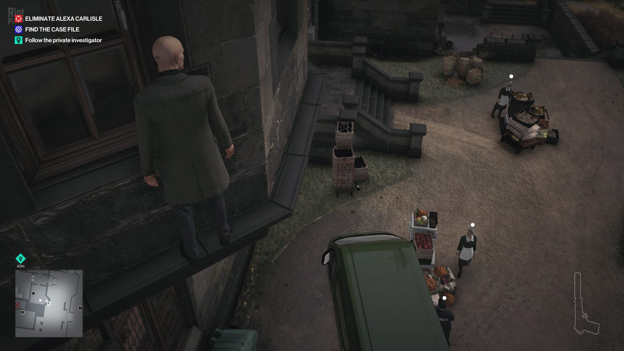 Hitman World of Assassination steam - Agent 47 sneaking on a building's windowsill